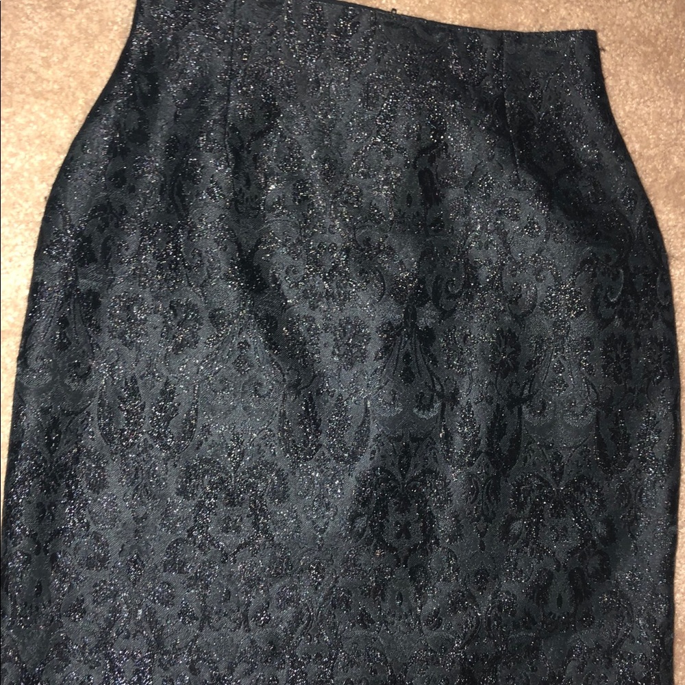 Beautiful New Cache black skirt, size 8 - Picture 2 of 4